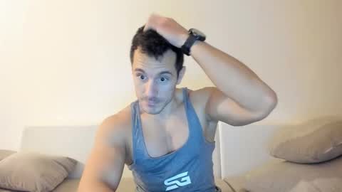 Snapshot of roberto4ever chatting on December 14, 2025, 3:06 pm roberto4ever online show from December 14, 2025, 3:06 pm