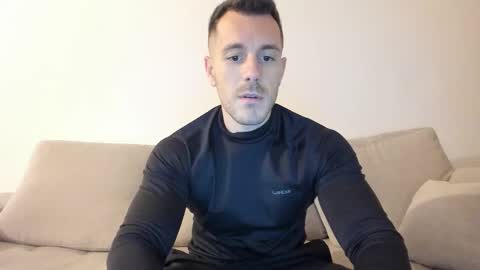 Snapshot of roberto4ever chatting on December 19, 2025, 3:19 pm roberto4ever online show from December 19, 2025, 3:19 pm