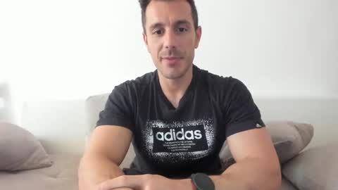 Snapshot of roberto4ever chatting on April 23, 2026, 11:31 am roberto4ever online show from April 23, 2026, 11:31 am