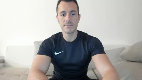 Snapshot of roberto4ever chatting on May 9, 2026, 9:36 am roberto4ever online show from May 9, 2026, 9:36 am