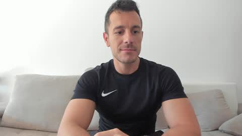 Snapshot of roberto4ever chatting on May 11, 2026, 5:46 am roberto4ever online show from May 11, 2026, 5:46 am