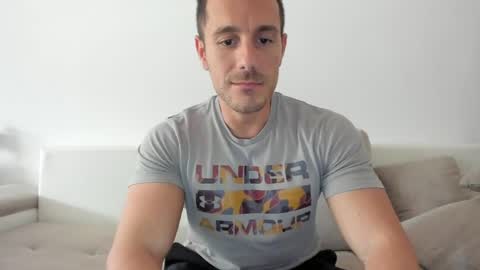 Snapshot of roberto4ever chatting on May 12, 2026, 12:02 pm roberto4ever online show from May 12, 2026, 12:02 pm