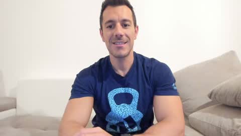 Snapshot of roberto4ever chatting on May 17, 2026, 3:04 am roberto4ever online show from May 17, 2026, 3:04 am