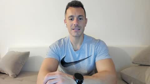 Snapshot of roberto4ever chatting on May 21, 2026, 12:45 pm roberto4ever online show from May 21, 2026, 12:45 pm