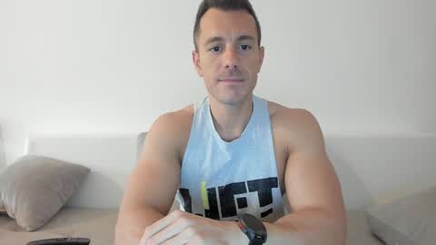 Snapshot of roberto4ever chatting on May 28, 2026, 4:21 am roberto4ever online show from May 28, 2026, 4:21 am