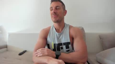 Snapshot of roberto4ever chatting on June 10, 2026, 5:07 am roberto4ever online show from June 10, 2026, 5:07 am