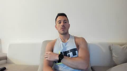 Snapshot of roberto4ever chatting on June 12, 2026, 4:55 am roberto4ever online show from June 12, 2026, 4:55 am