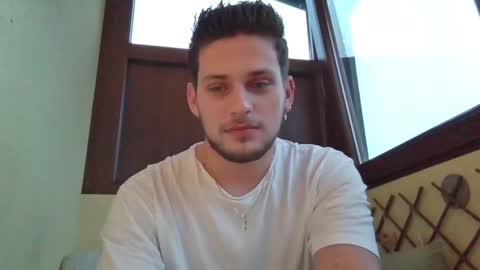 Snapshot of roberto_twink1 chatting on December 11, 2024, 5:53 am Roberto online show from December 11, 2024, 5:53 am