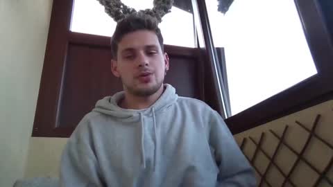 Snapshot of roberto_twink1 chatting on December 18, 2024, 2:06 pm Roberto online show from December 18, 2024, 2:06 pm