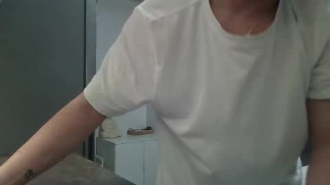 Snapshot of roberto_twink1 chatting on February 4, 2025, 7:33 pm Roberto online show from February 4, 2025, 7:33 pm