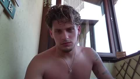 Snapshot of roberto_twink1 chatting on June 30, 2026, 8:15 am Roberto online show from June 30, 2026, 8:15 am
