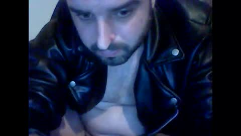 Snapshot of robertoredo chatting on January 12, 2025, 10:01 pm Roberto online show from January 12, 2025, 10:01 pm