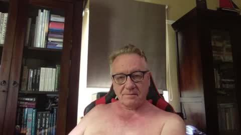 Snapshot of roberttherabbit chatting on December 30, 2024, 8:21 am RobertTheRabbit online show from December 30, 2024, 8:21 am