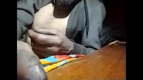 Snapshot of robincom23 chatting on December 4, 2025, 4:00 am R online show from December 4, 2025, 4:00 am