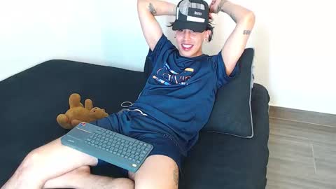 Snapshot of robisson_zack chatting on September 30, 2025, 1:21 am Robisson Zack online show from September 30, 2025, 1:21 am