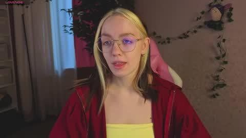Snapshot of rockett_bunny chatting on April 19, 2026, 12:43 am Rockett online show from April 19, 2026, 12:43 am