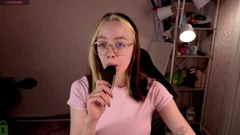 Snapshot of rockett_bunny chatting on April 20, 2026, 12:57 am Rockett online show from April 20, 2026, 12:57 am