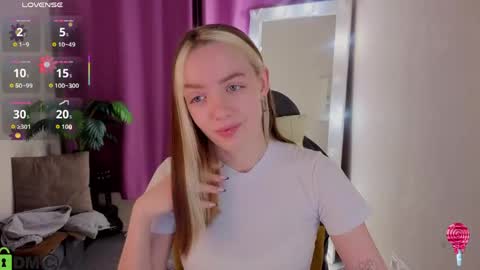 Snapshot of rockett_bunny chatting on June 7, 2026, 12:59 am Rockett online show from June 7, 2026, 12:59 am