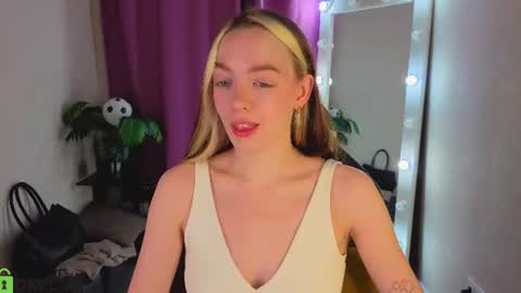 Snapshot of rockett_bunny chatting on June 23, 2026, 10:30 pm Rockett online show from June 23, 2026, 10:30 pm