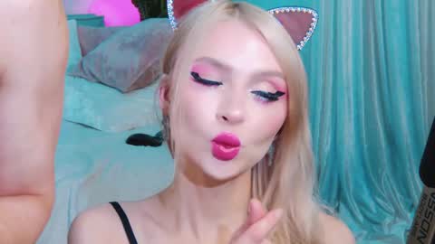 Lina and Den online show from September 23, 2025, 7:44 am