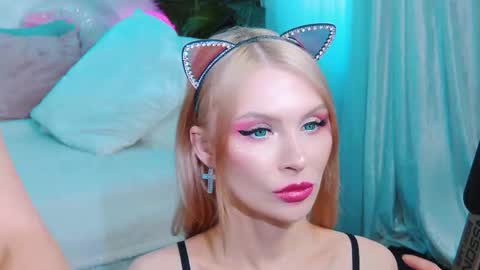 Lina and Den online show from September 27, 2025, 9:36 am