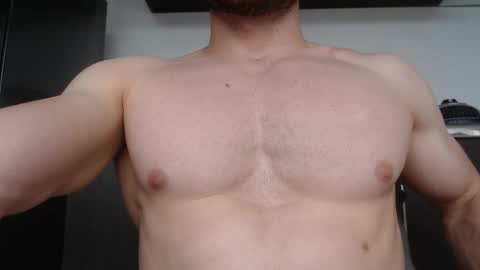 Snapshot of rocky_muscle chatting on November 19, 2025, 8:20 pm rocky muscle online show from November 19, 2025, 8:20 pm