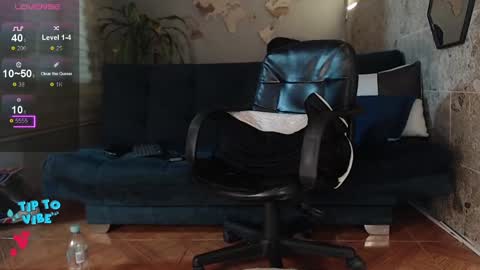 Snapshot of rogert_xx chatting on February 11, 2025, 7:02 am Rogert online show from February 11, 2025, 7:02 am