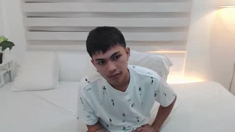 rolenzo18 online show from March 17, 2026, 1:47 pm