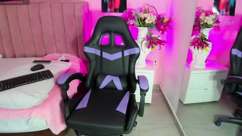 Snapshot of rolyloren chatting on December 4, 2024, 12:47 pm Marcela online show from December 4, 2024, 12:47 pm