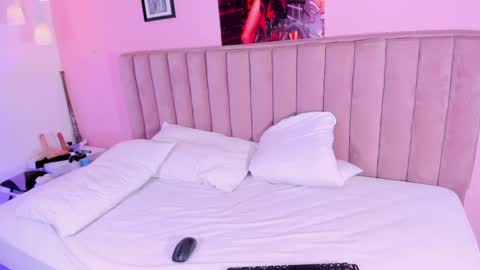 Snapshot of rolyloren chatting on February 9, 2025, 2:49 am Marcela online show from February 9, 2025, 2:49 am