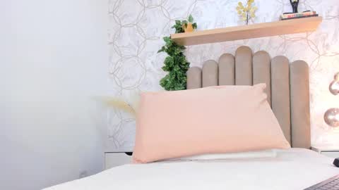   online show from November 7, 2025, 11:54 am