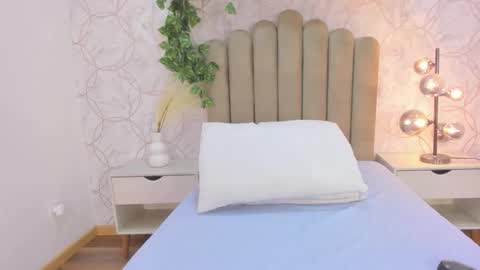   online show from November 20, 2025, 12:05 pm