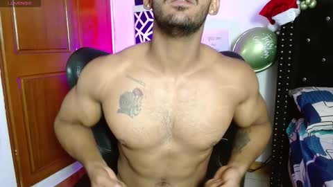Snapshot of romanpearce_ chatting on December 23, 2025, 12:41 am Roman online show from December 23, 2025, 12:41 am