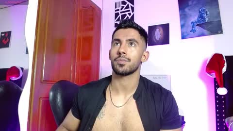 Snapshot of romanpearce_ chatting on February 16, 2026, 4:25 pm Roman online show from February 16, 2026, 4:25 pm