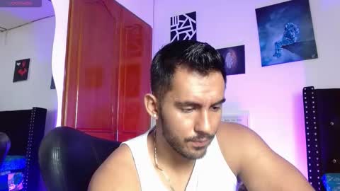 Snapshot of romanpearce_ chatting on February 28, 2026, 10:33 pm Roman online show from February 28, 2026, 10:33 pm