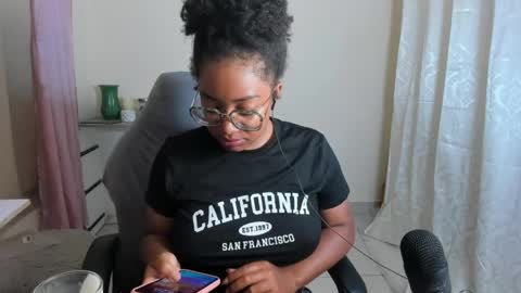 Snapshot of romantic_stargirl chatting on May 11, 2026, 4:29 am Is A Belle online show from May 11, 2026, 4:29 am