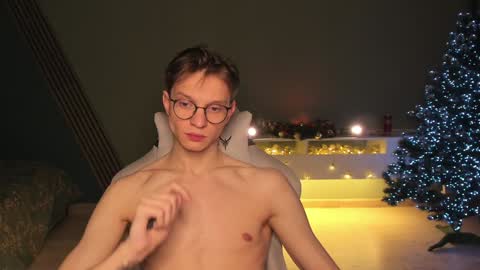 Snapshot of romeo_mercy chatting on December 27, 2024, 9:54 pm Romeo online show from December 27, 2024, 9:54 pm