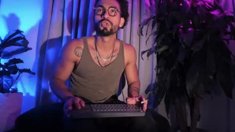 R O M E O  online show from September 9, 2025, 4:56 am