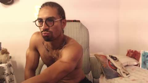 Snapshot of romeocolin_ chatting on May 29, 2026, 8:51 pm R O M E O online show from May 29, 2026, 8:51 pm