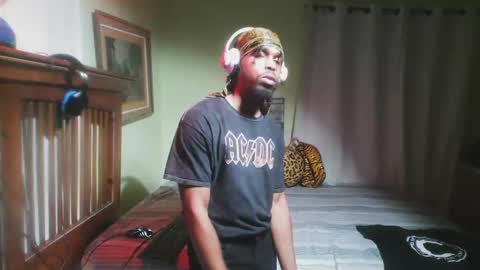 romeotyn online show from October 22, 2025, 2:23 am