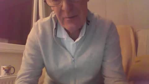 romonaked online show from December 16, 2025, 6:02 pm