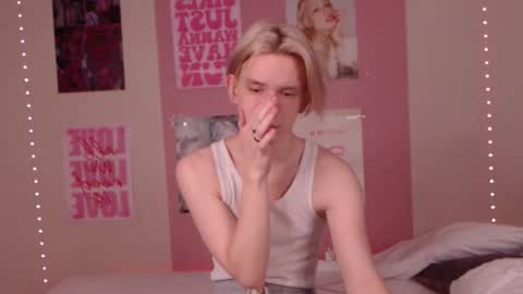 Snapshot of ron_vilss chatting on February 12, 2026, 4:29 am Ron online show from February 12, 2026, 4:29 am