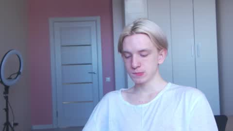 Snapshot of ron_vilss chatting on February 16, 2026, 6:42 am Ron online show from February 16, 2026, 6:42 am