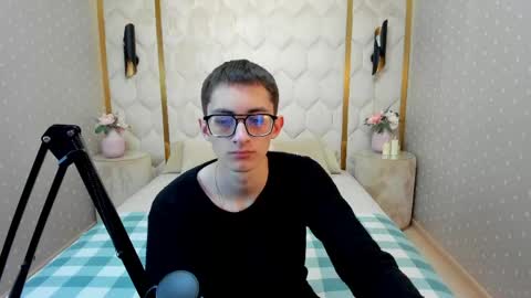 Snapshot of ronbevs chatting on May 6, 2026, 8:14 pm ronbevs online show from May 6, 2026, 8:14 pm