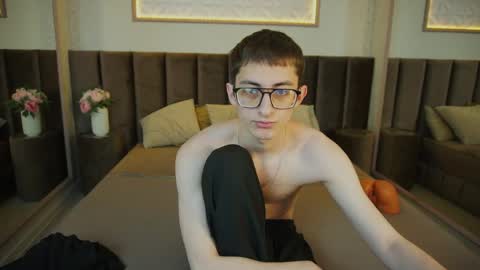 Snapshot of ronbevs chatting on May 29, 2026, 7:45 pm ronbevs online show from May 29, 2026, 7:45 pm