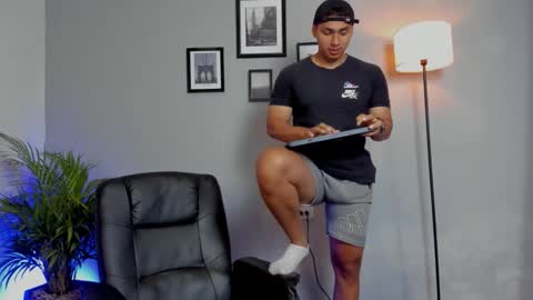 RonnieCanford online show from January 11, 2026, 2:44 pm