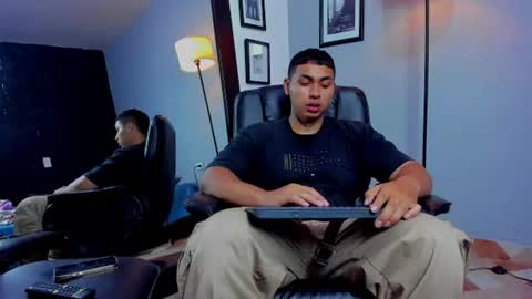 ronnie_crawford online show from July 11, 2026, 7:16 pm