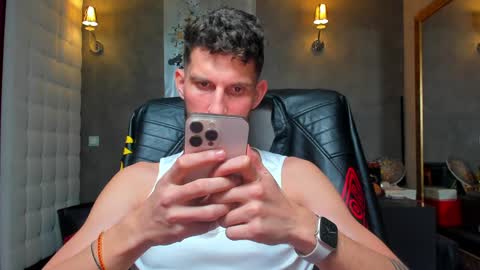 Snapshot of ronythemaster chatting on January 14, 2025, 2:40 am onlyfans- online show from January 14, 2025, 2:40 am