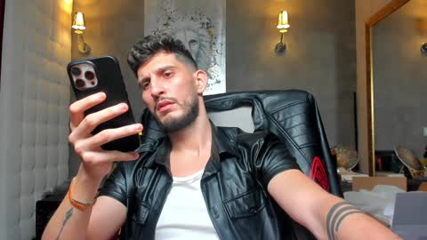 Snapshot of ronythemaster chatting on January 15, 2025, 1:56 am onlyfans- online show from January 15, 2025, 1:56 am
