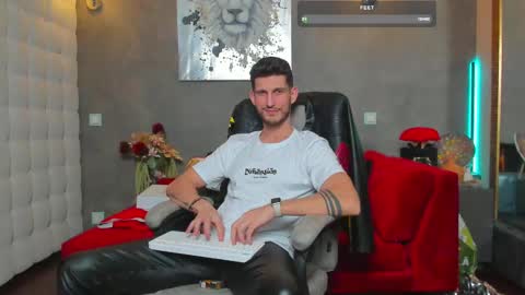 Snapshot of ronythemaster chatting on February 17, 2025, 10:25 pm onlyfans- online show from February 17, 2025, 10:25 pm